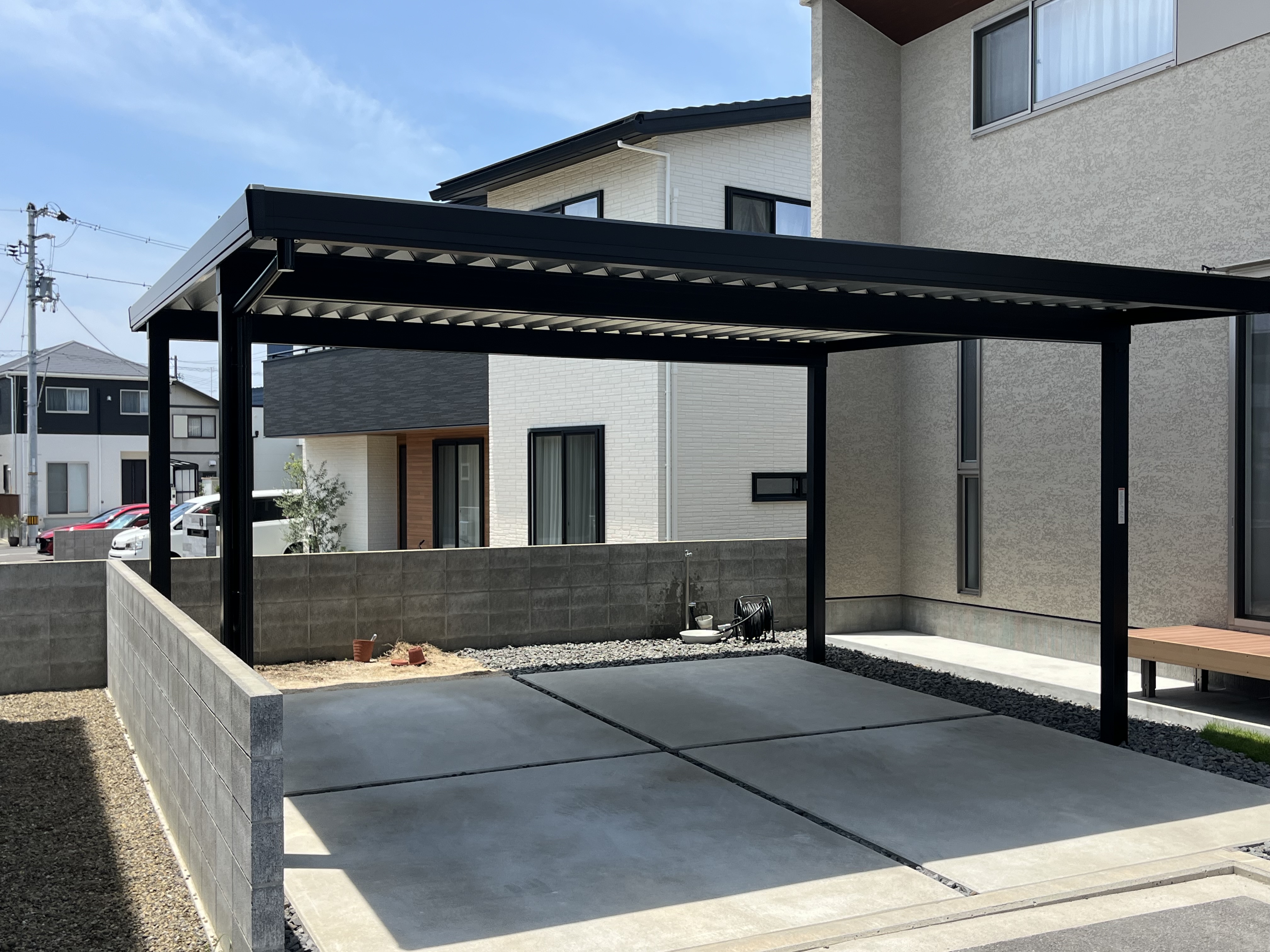LIXIL 折板カーポートSWの施工事例